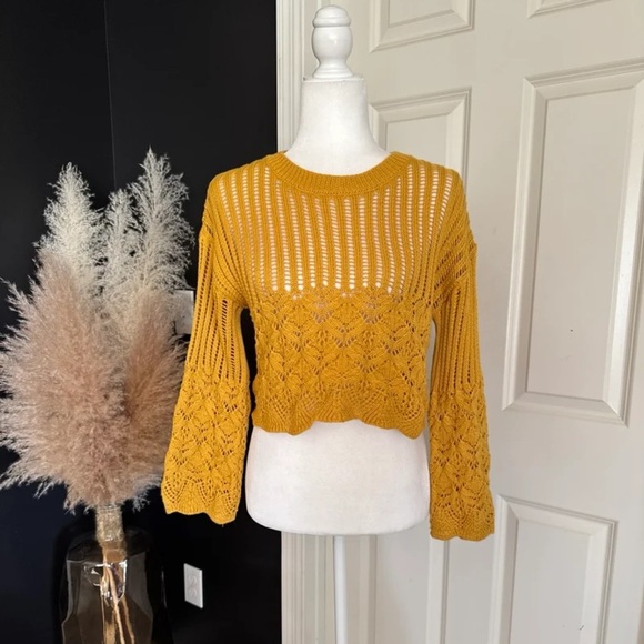 NWT Molly Bracken CROPPED JUMPER IN POINTELLE KNIT in Yellow Mango 
Size Small - Picture 6 of 12